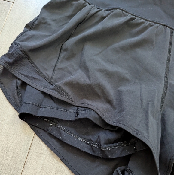 Lululemon Black Hotty Hot Built In Biker Shorts 2.5" Inseam Size 8 - Picture 3 of 10